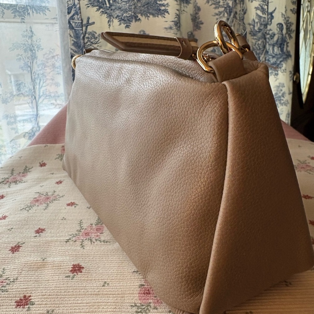 Ted Baker Beige Leather Crossbody Bag with Gold Accents - Picture 4 of 9